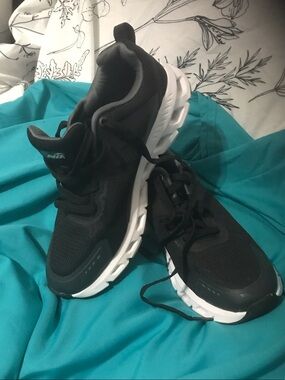 Avia Men's Black and White Athletic Sneakers
